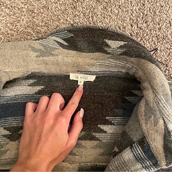 Winter Aztec jacket blue and grey size small - Picture 4 of 4